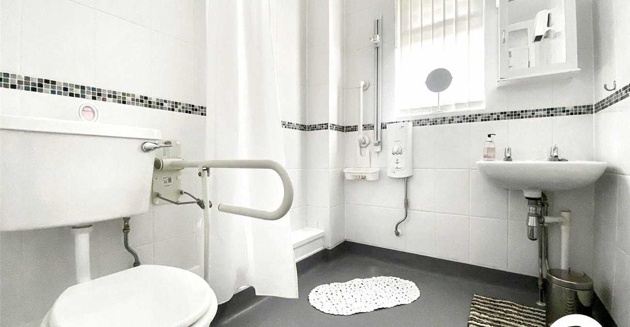 2 bedroom bungalow for sale in Lordswood | Robinson Michael & Jackson