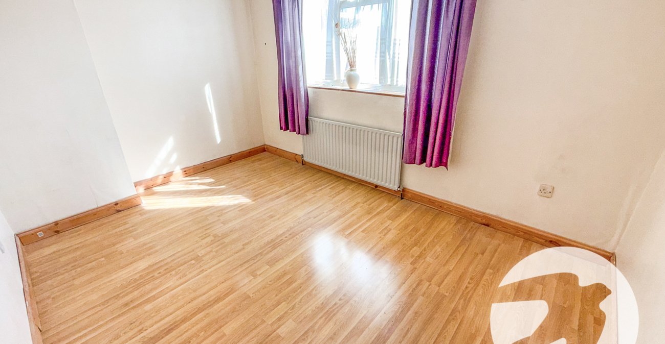 3 bedroom house for sale in London | Robinson Jackson