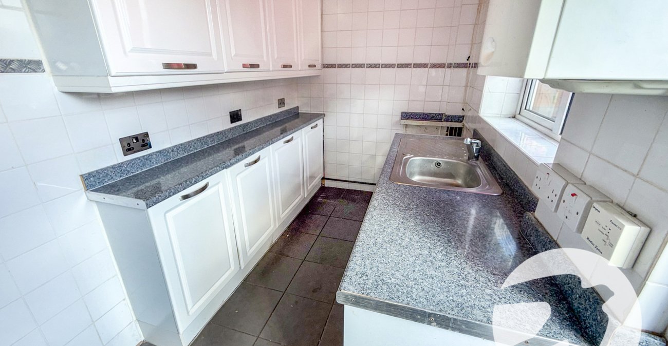 3 bedroom house for sale in London | Robinson Jackson