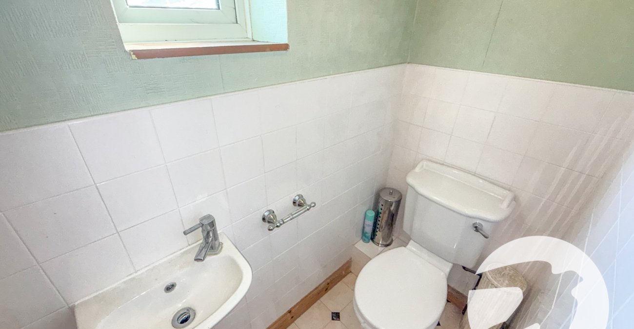 3 bedroom house for sale in London | Robinson Jackson