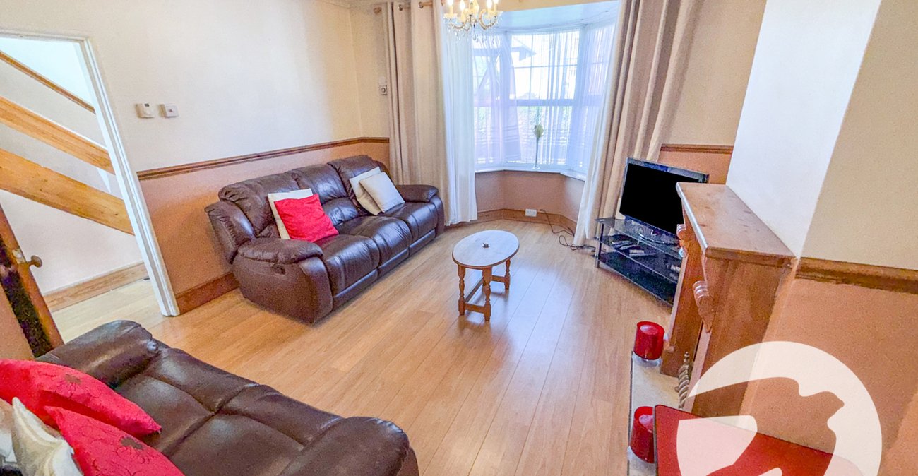 3 bedroom house for sale in London | Robinson Jackson