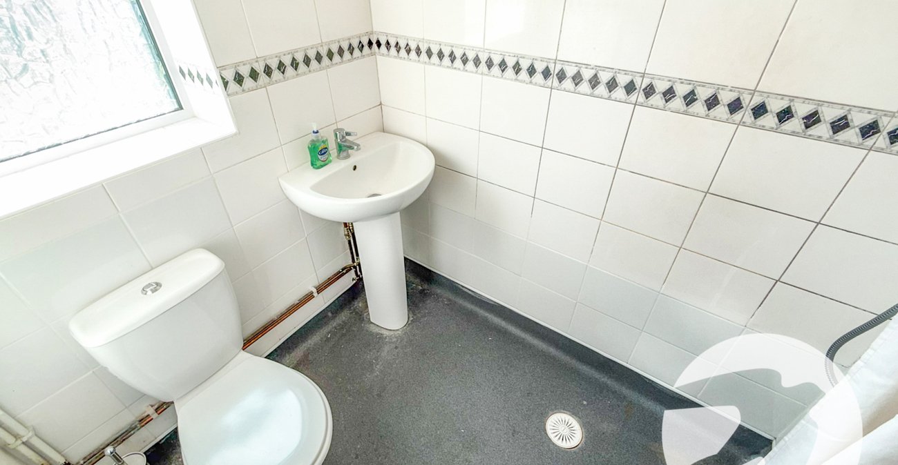 3 bedroom house for sale in London | Robinson Jackson