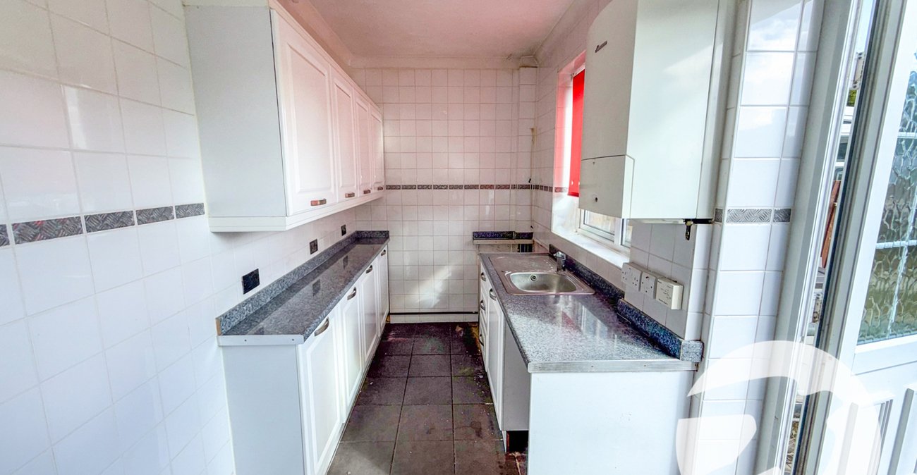 3 bedroom house for sale in London | Robinson Jackson