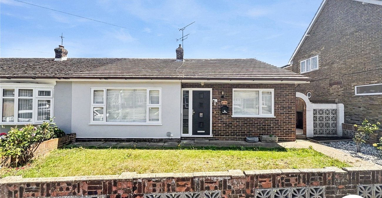 2 bedroom bungalow for sale in Lower Halstow | Robinson Michael & Jackson