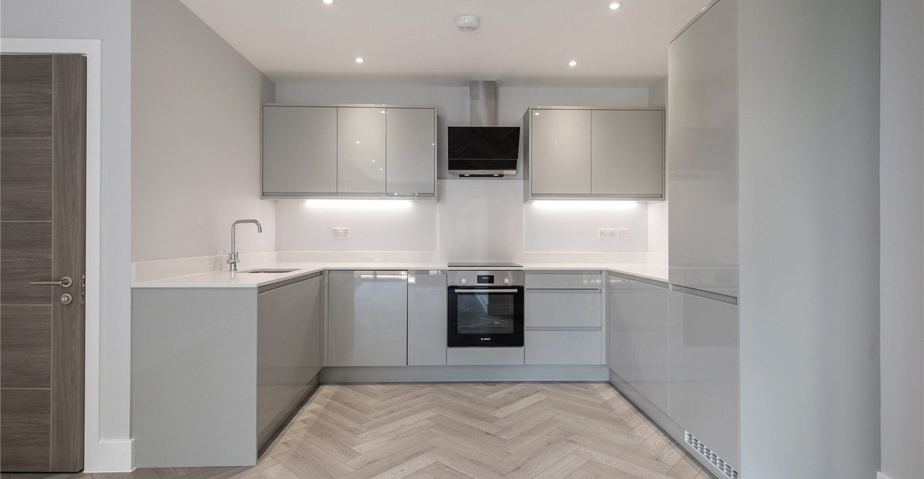 2 bedroom house for sale in London | Robinson Jackson