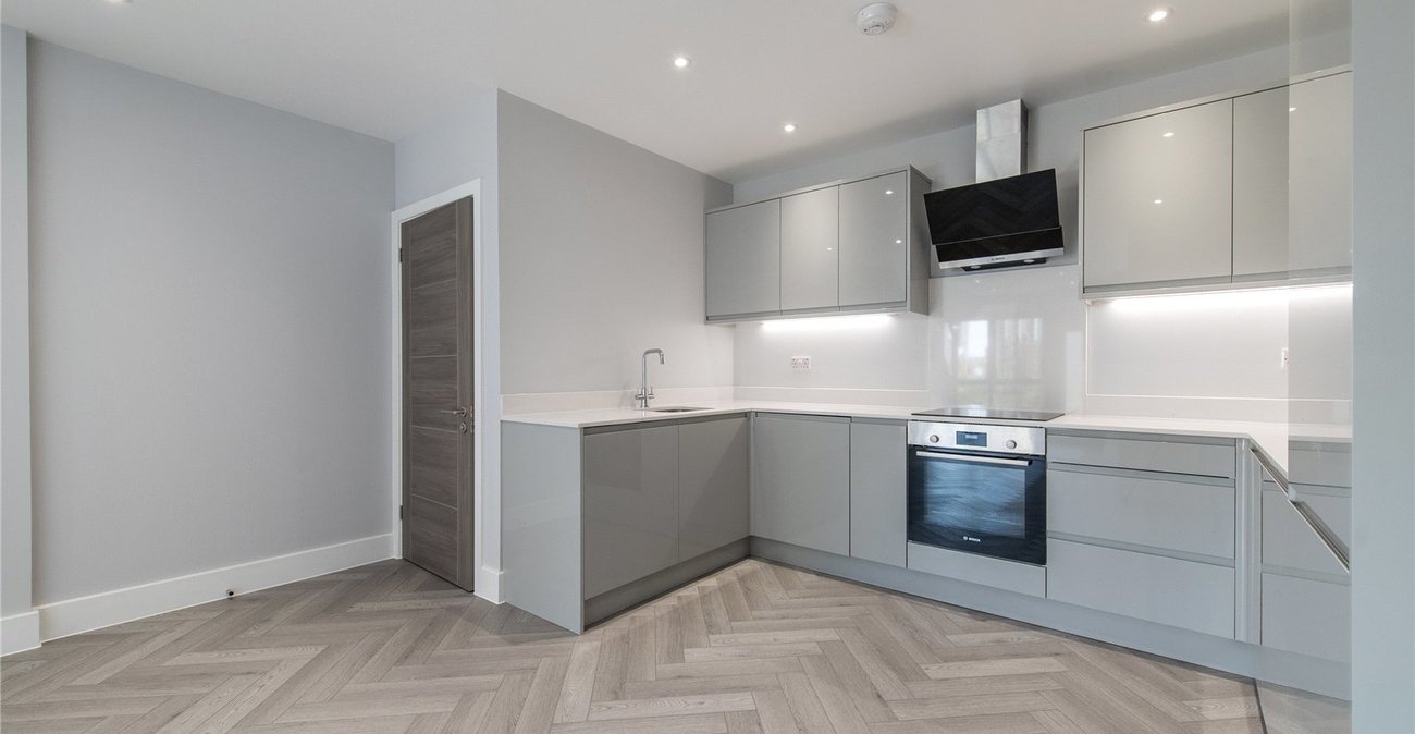 2 bedroom house for sale in London | Robinson Jackson