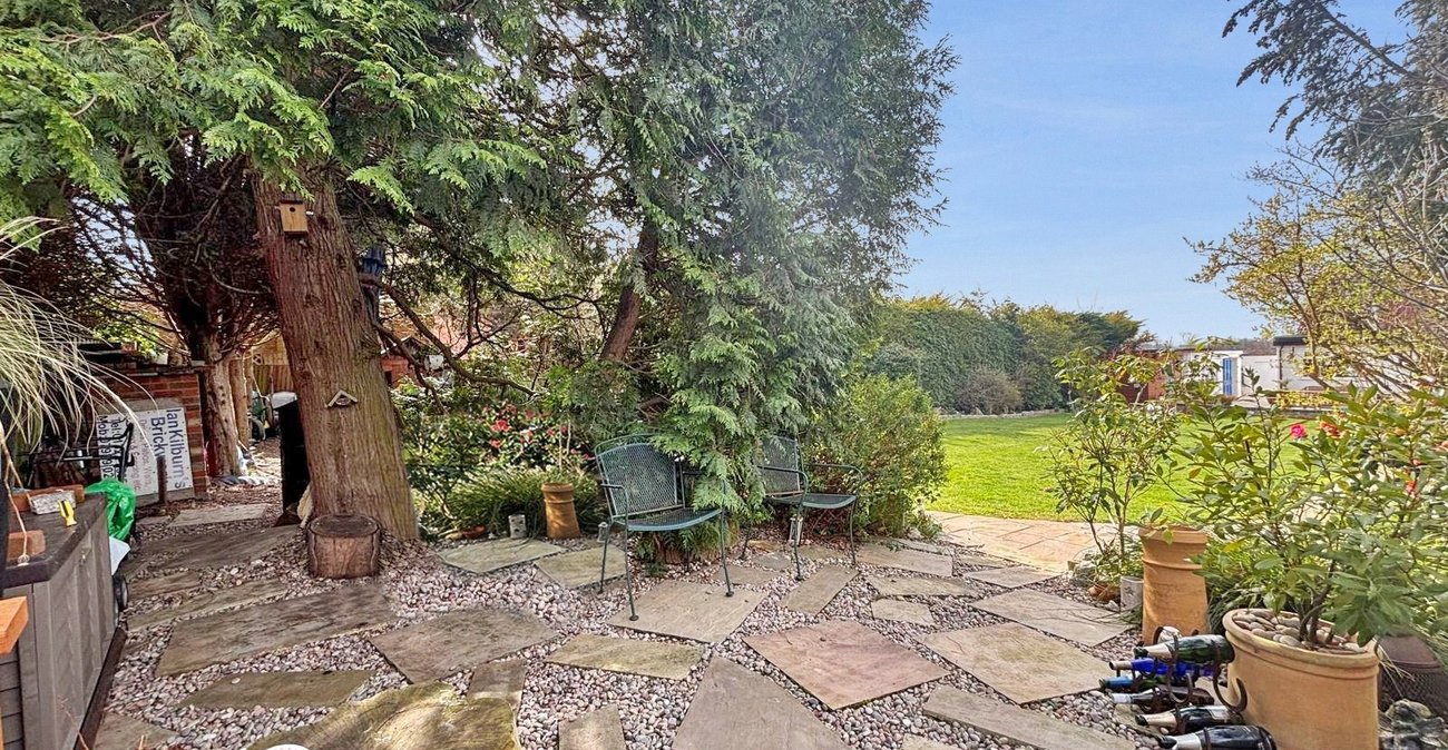 4 bedroom bungalow for sale in Bexley | Robinson Jackson