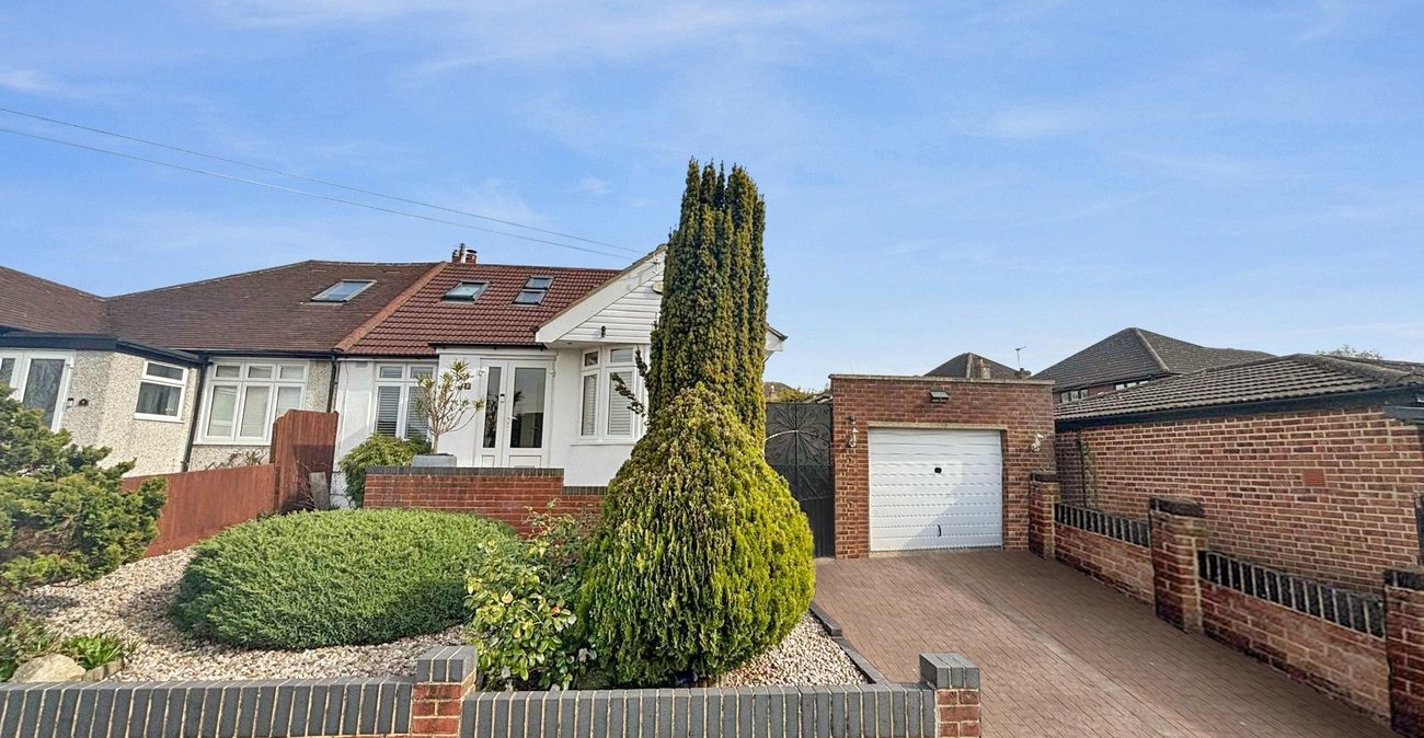 4 bedroom bungalow for sale in Bexley | Robinson Jackson