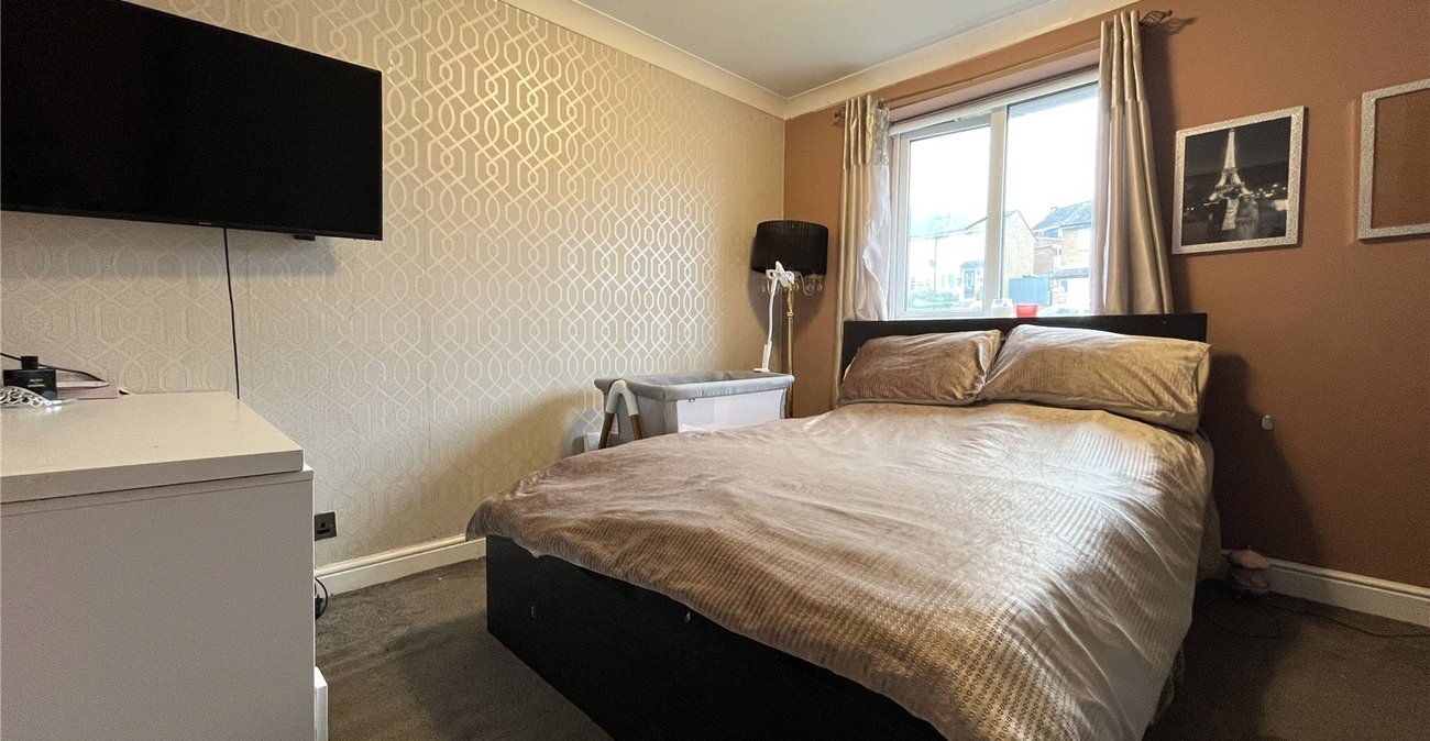 2 bedroom house for sale in Walderslade | Robinson Michael & Jackson