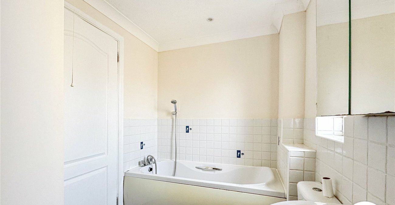 2 bedroom property for sale in Iwade | Robinson Michael & Jackson