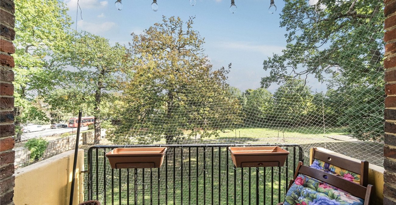 2 bedroom property for sale in London | Robinson Jackson