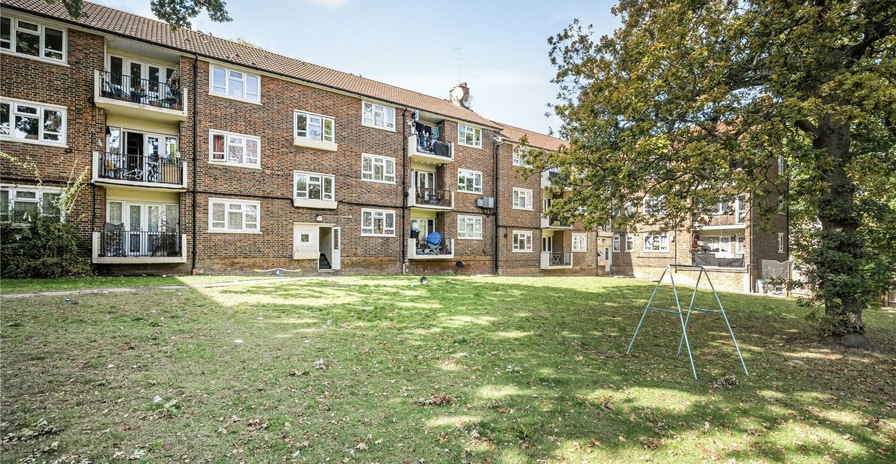 2 bedroom property for sale in London | Robinson Jackson