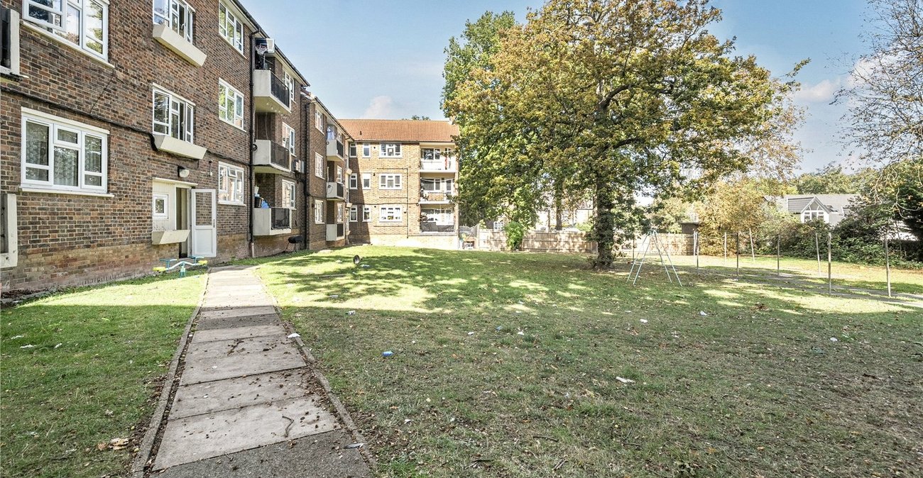 2 bedroom property for sale in London | Robinson Jackson