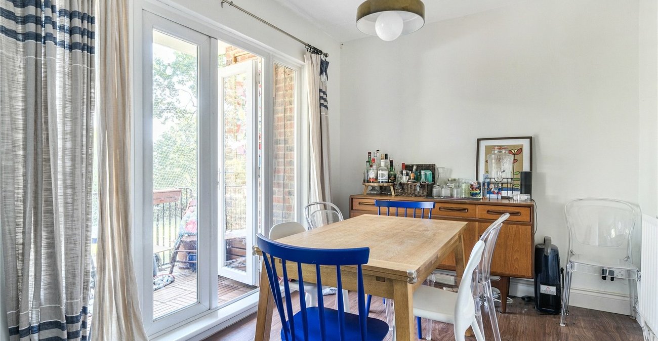 2 bedroom property for sale in London | Robinson Jackson