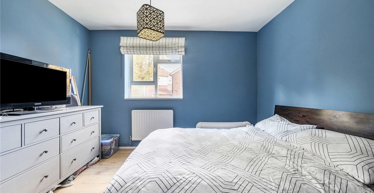 2 bedroom property for sale in London | Robinson Jackson