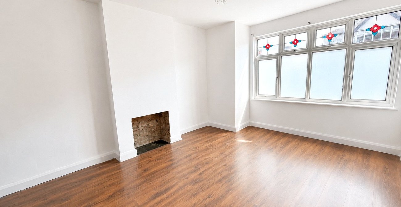 4 bedroom house for sale in London | Robinson Jackson