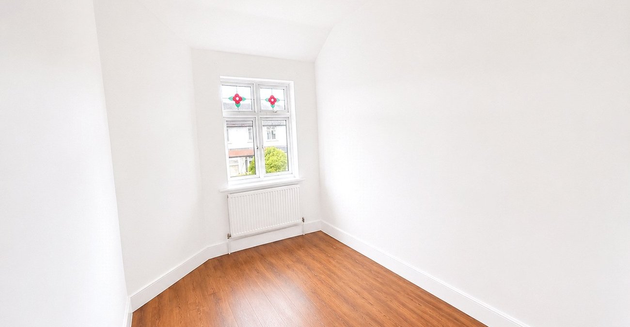 4 bedroom house for sale in London | Robinson Jackson