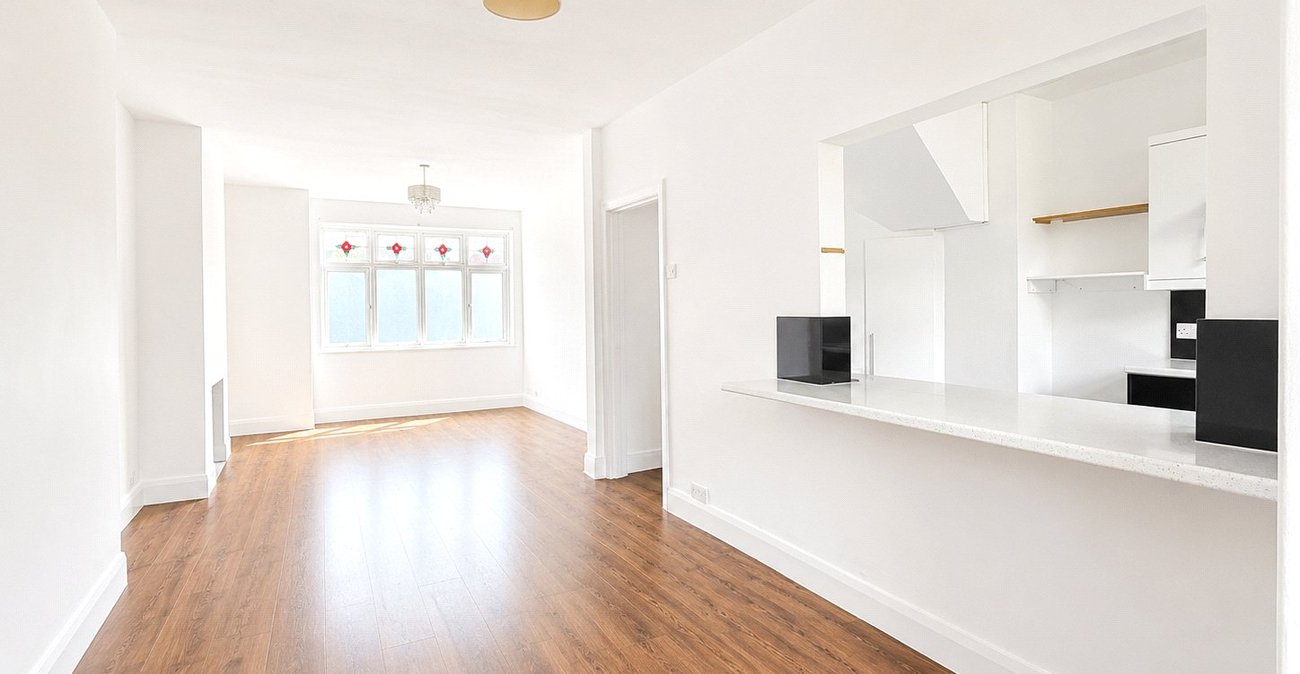 4 bedroom house for sale in London | Robinson Jackson