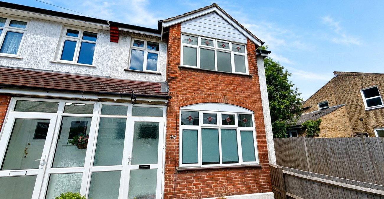 4 bedroom house for sale in London | Robinson Jackson