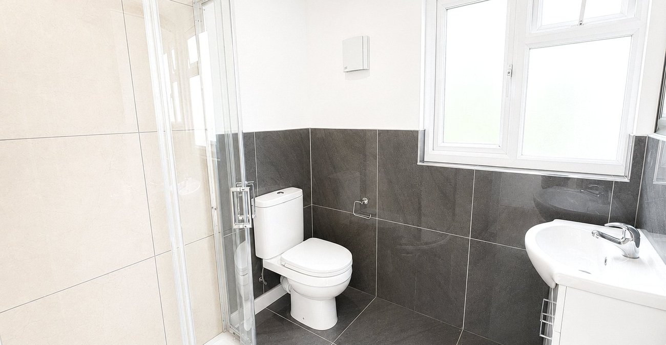 4 bedroom house for sale in London | Robinson Jackson