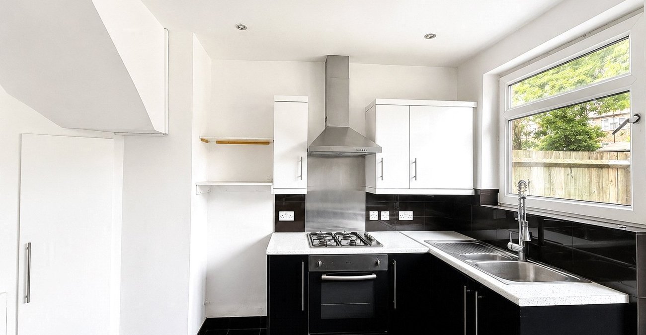4 bedroom house for sale in London | Robinson Jackson