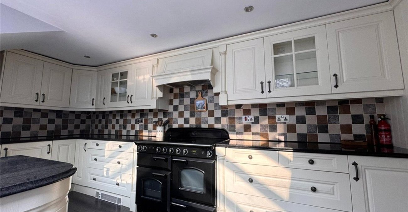 4 bedroom bungalow for sale in Knockholt | Robinson Jackson