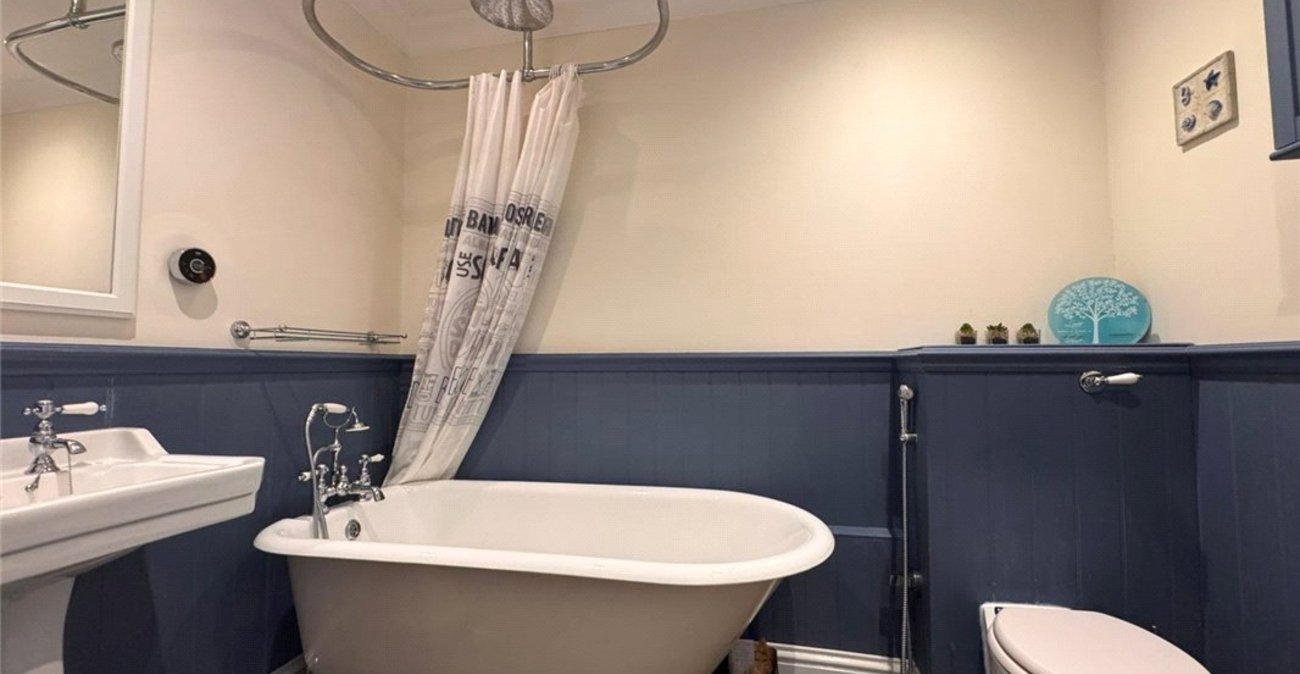 4 bedroom bungalow for sale in Knockholt | Robinson Jackson