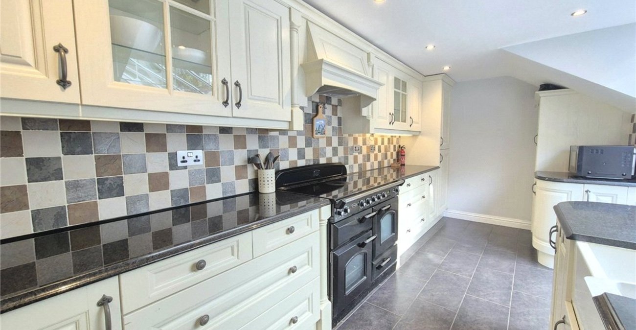 4 bedroom bungalow for sale in Knockholt | Robinson Jackson