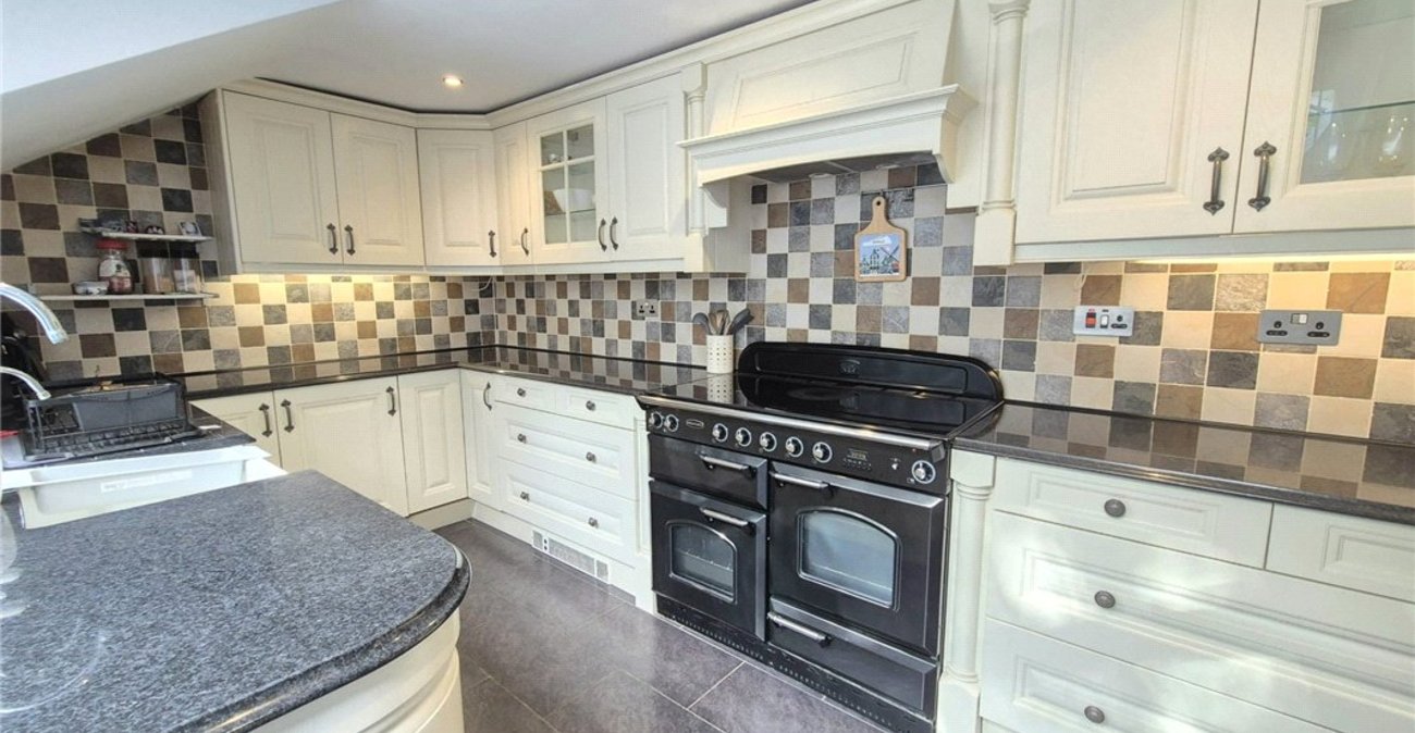 4 bedroom bungalow for sale in Knockholt | Robinson Jackson