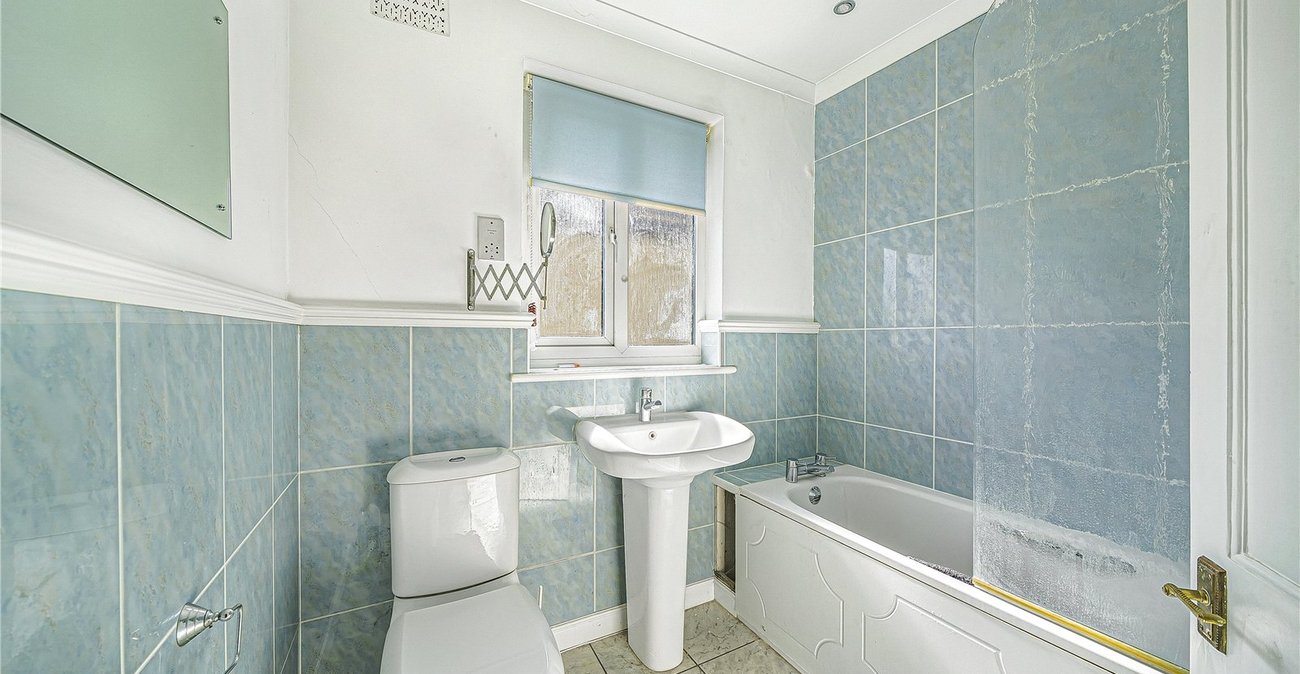 3 bedroom house for sale in West Dartford | Robinson Jackson