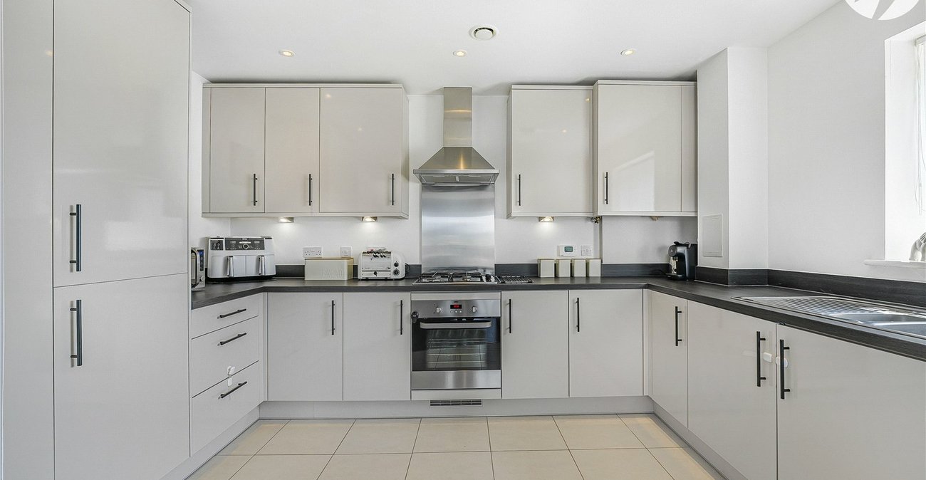 2 bedroom property for sale in Dartford | Robinson Jackson