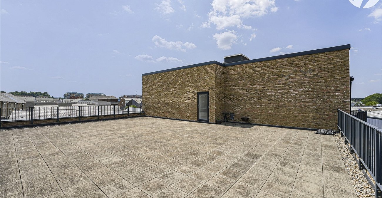 2 bedroom property for sale in Dartford | Robinson Jackson