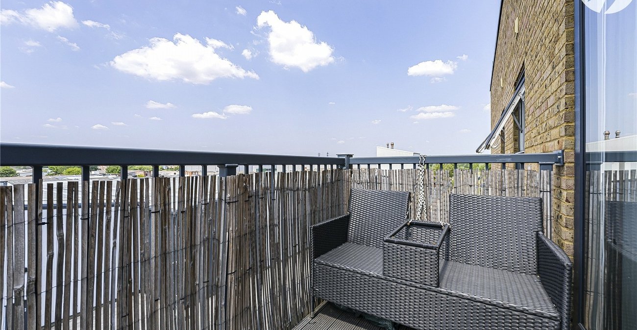 2 bedroom property for sale in Dartford | Robinson Jackson