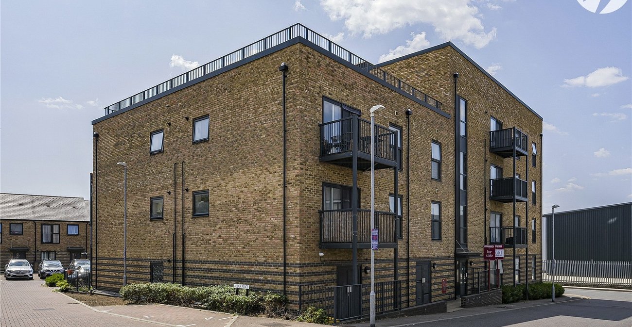 2 bedroom property for sale in Dartford | Robinson Jackson