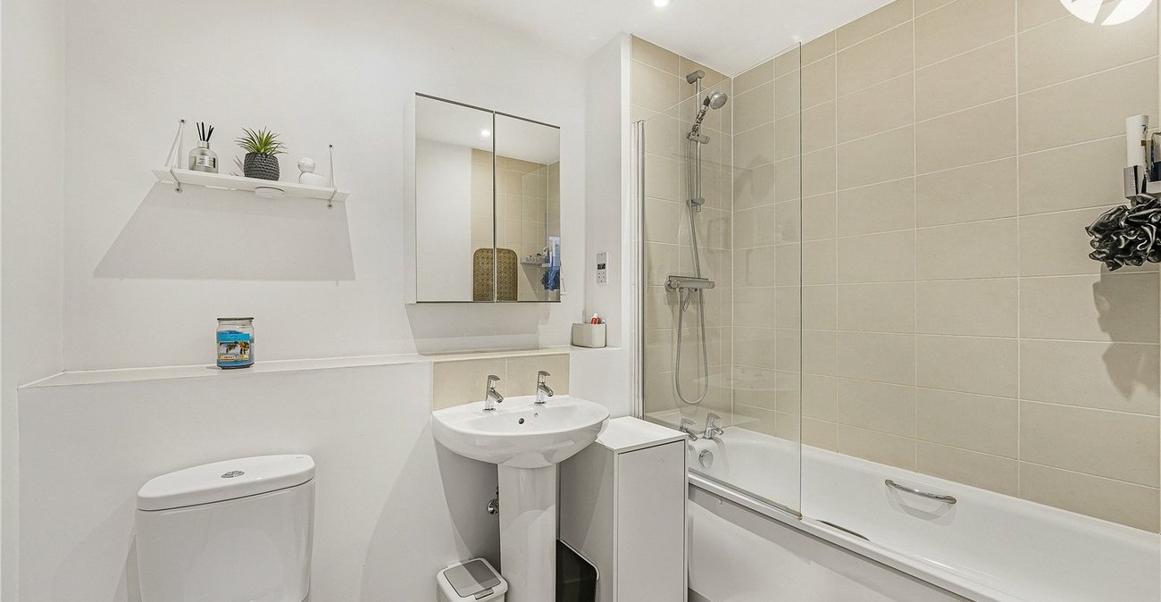 2 bedroom property for sale in Dartford | Robinson Jackson