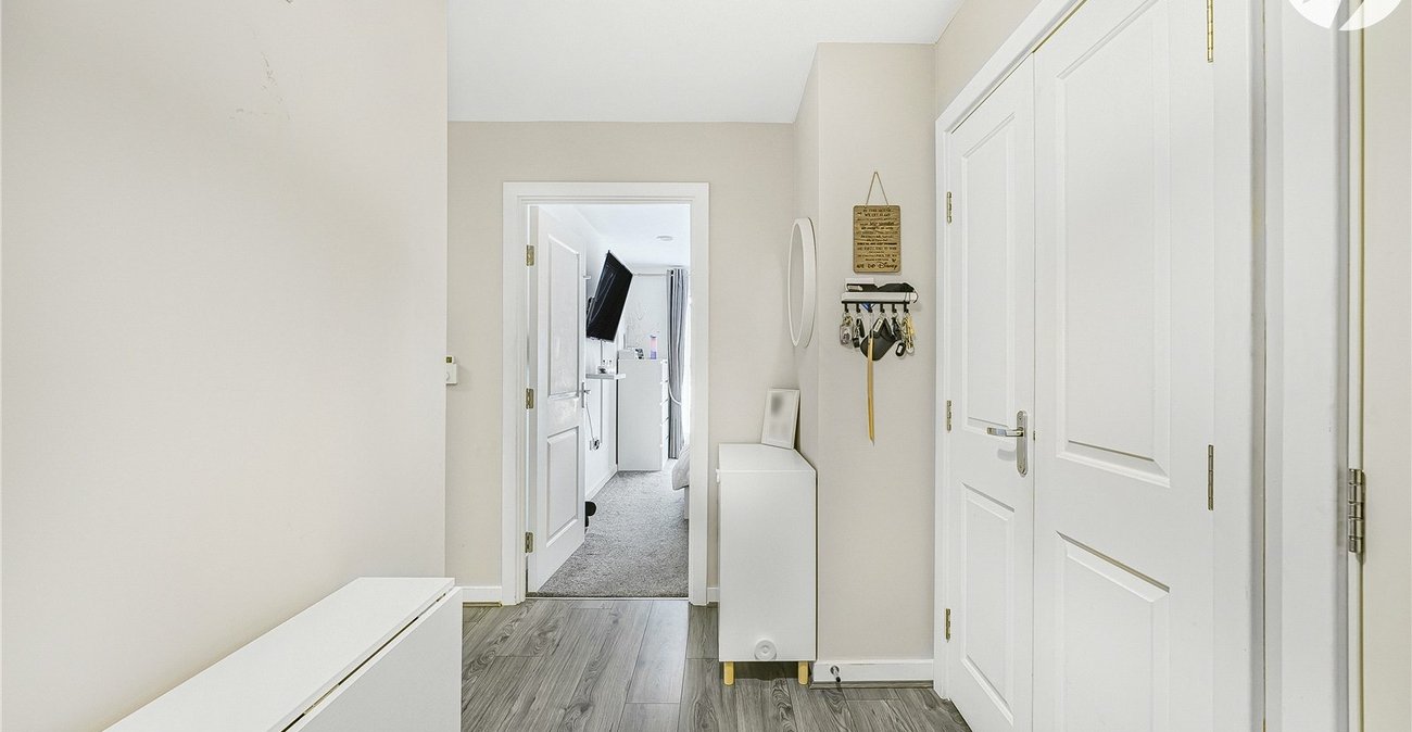 2 bedroom property for sale in Dartford | Robinson Jackson