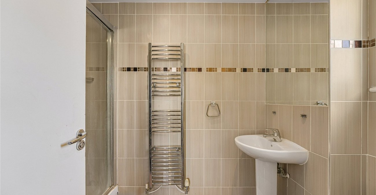 5 bedroom house for sale in Dartford | Robinson Jackson