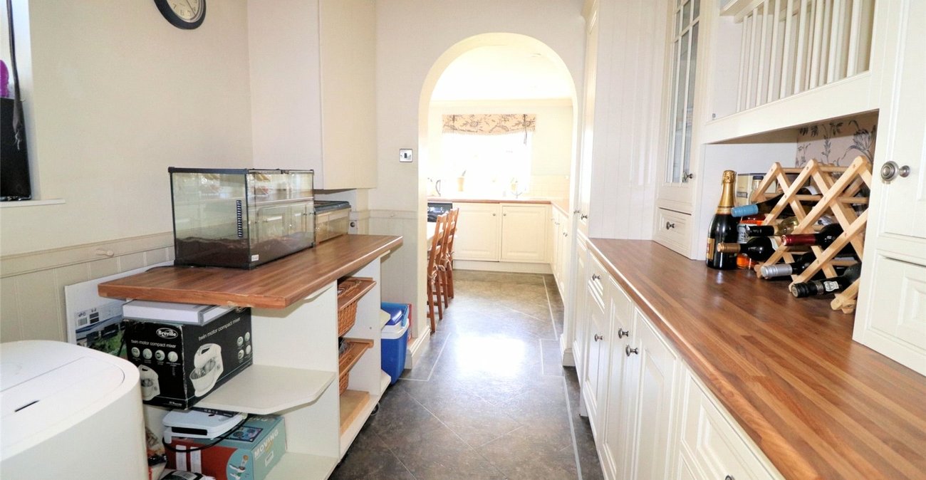 4 bedroom house for sale in (Bexleyheath Boarders) Erith | Robinson Jackson