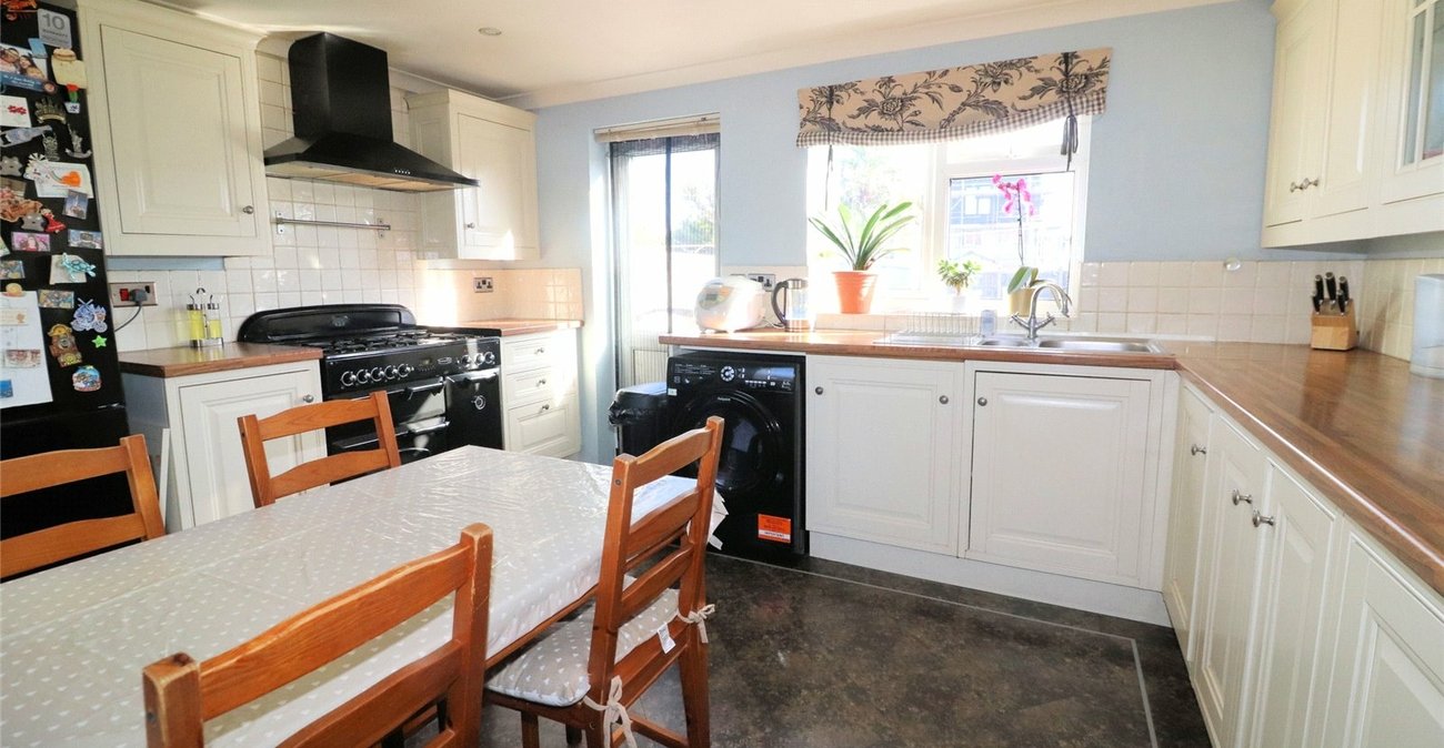 4 bedroom house for sale in (Bexleyheath Boarders) Erith | Robinson Jackson