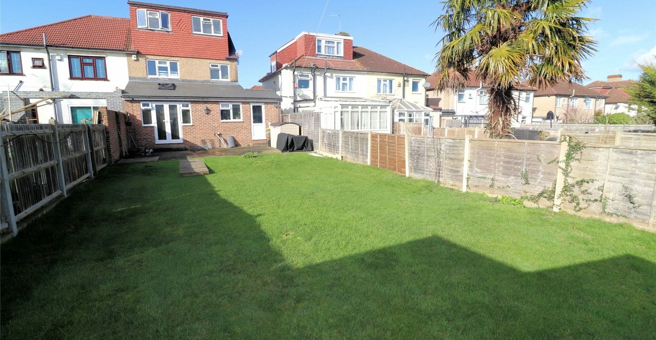 4 bedroom house for sale in (Bexleyheath Boarders) Erith | Robinson Jackson