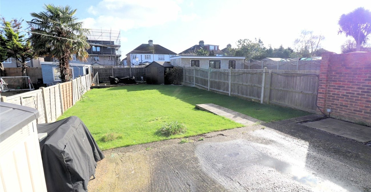 4 bedroom house for sale in (Bexleyheath Boarders) Erith | Robinson Jackson