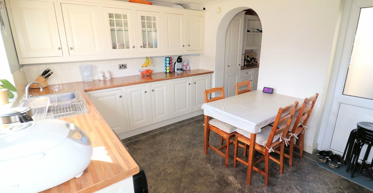 4 bedroom house for sale in (Bexleyheath Boarders) Erith | Robinson Jackson