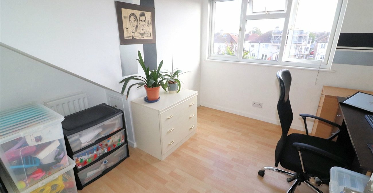 4 bedroom house for sale in (Bexleyheath Boarders) Erith | Robinson Jackson