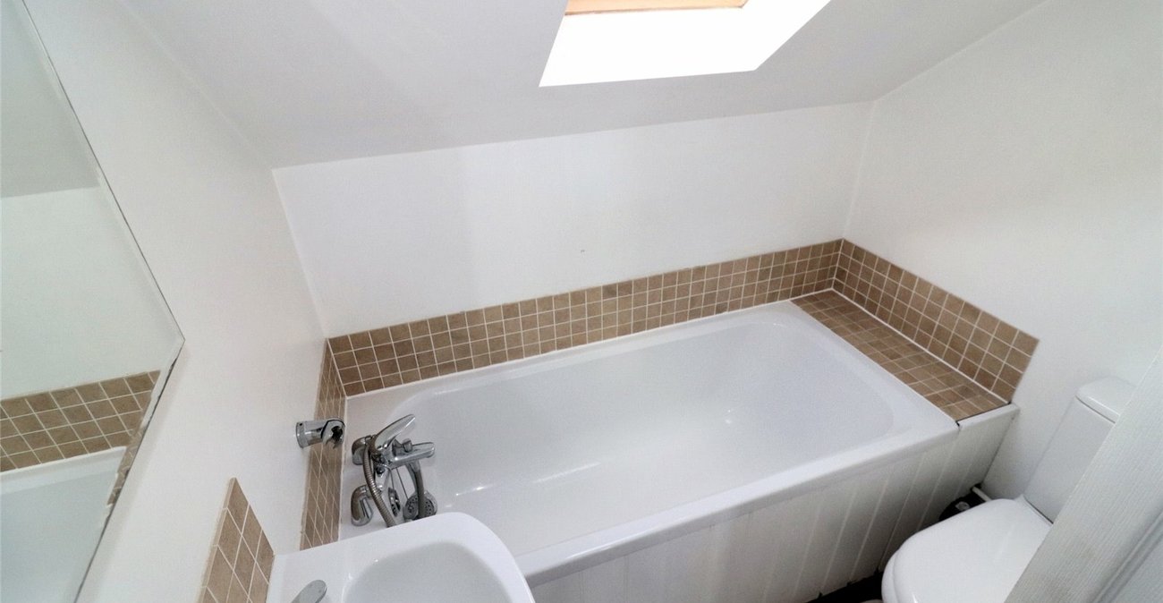 4 bedroom house for sale in (Bexleyheath Boarders) Erith | Robinson Jackson