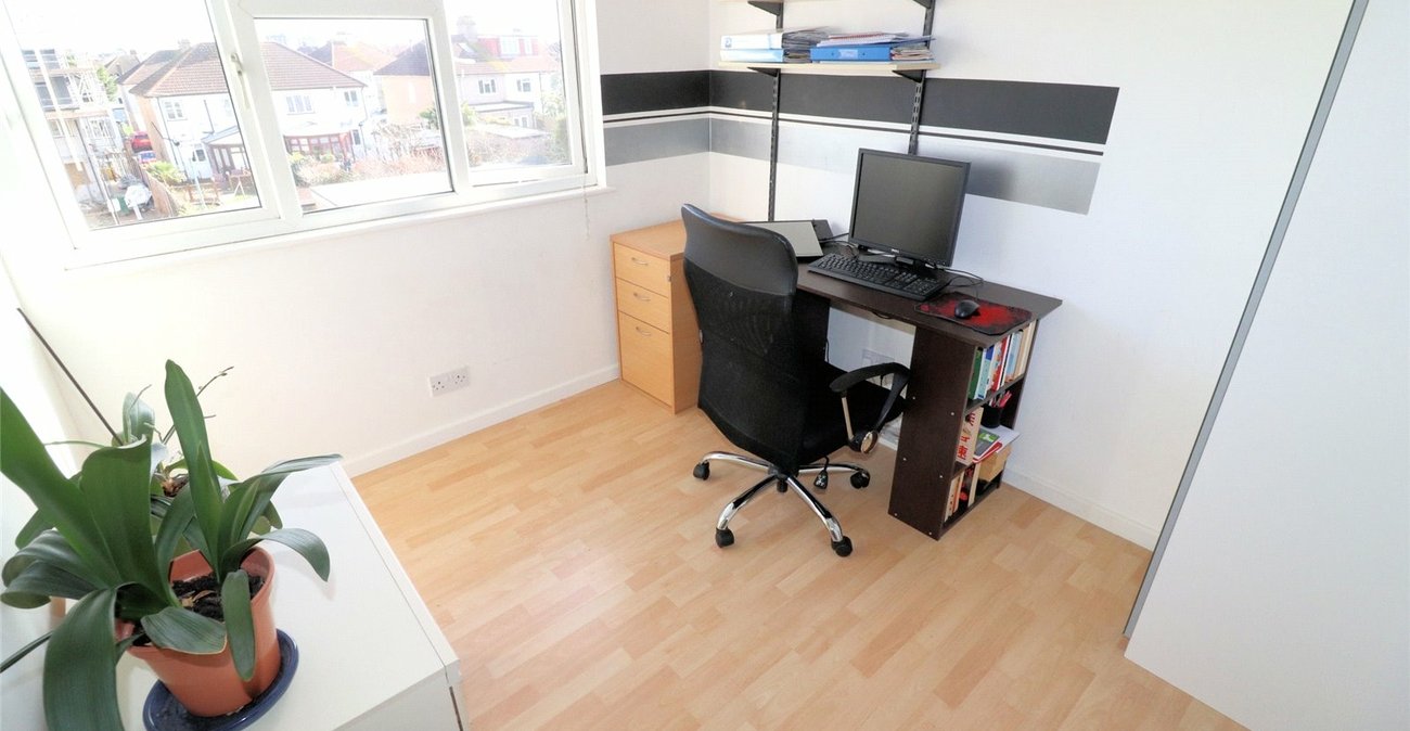 4 bedroom house for sale in (Bexleyheath Boarders) Erith | Robinson Jackson