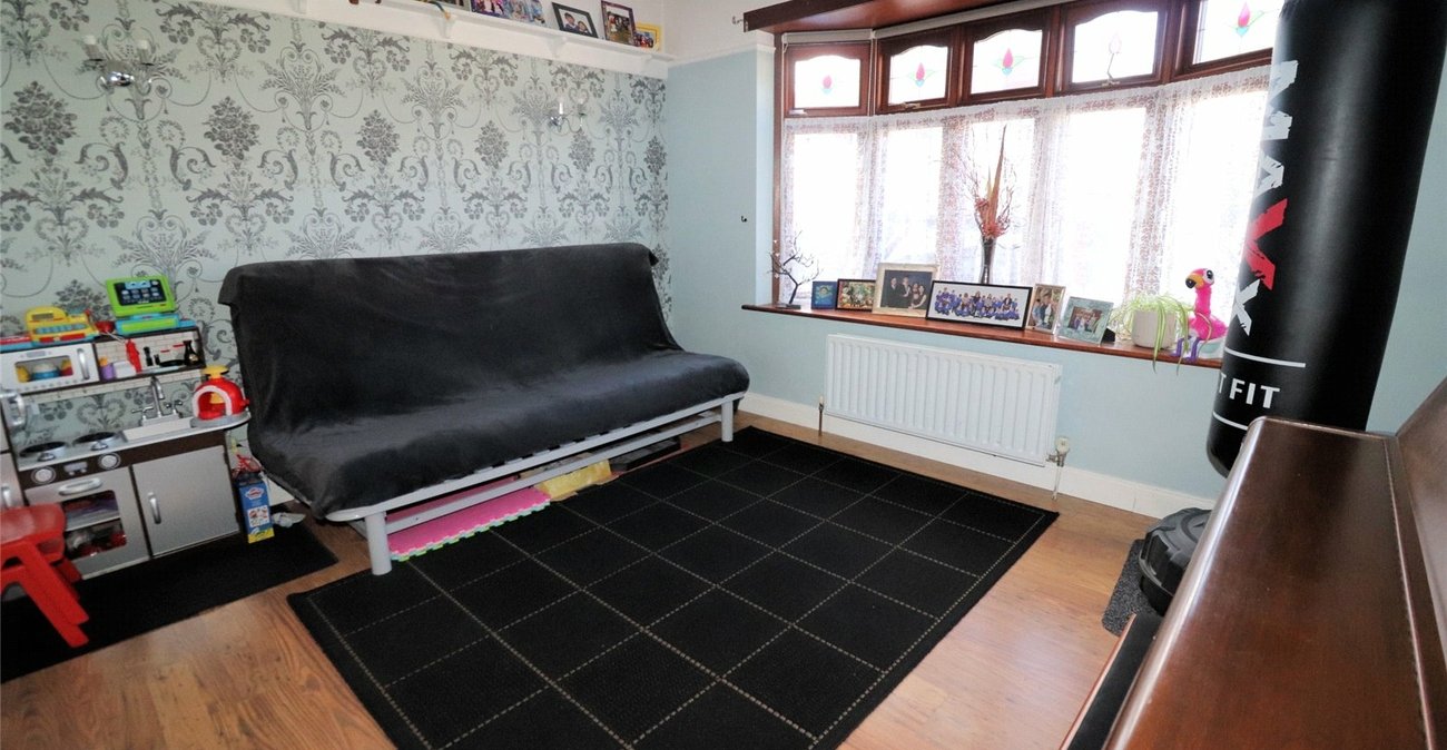 4 bedroom house for sale in (Bexleyheath Boarders) Erith | Robinson Jackson