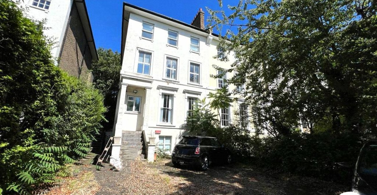 2 bedroom property for sale in Blackheath | Robinson Jackson