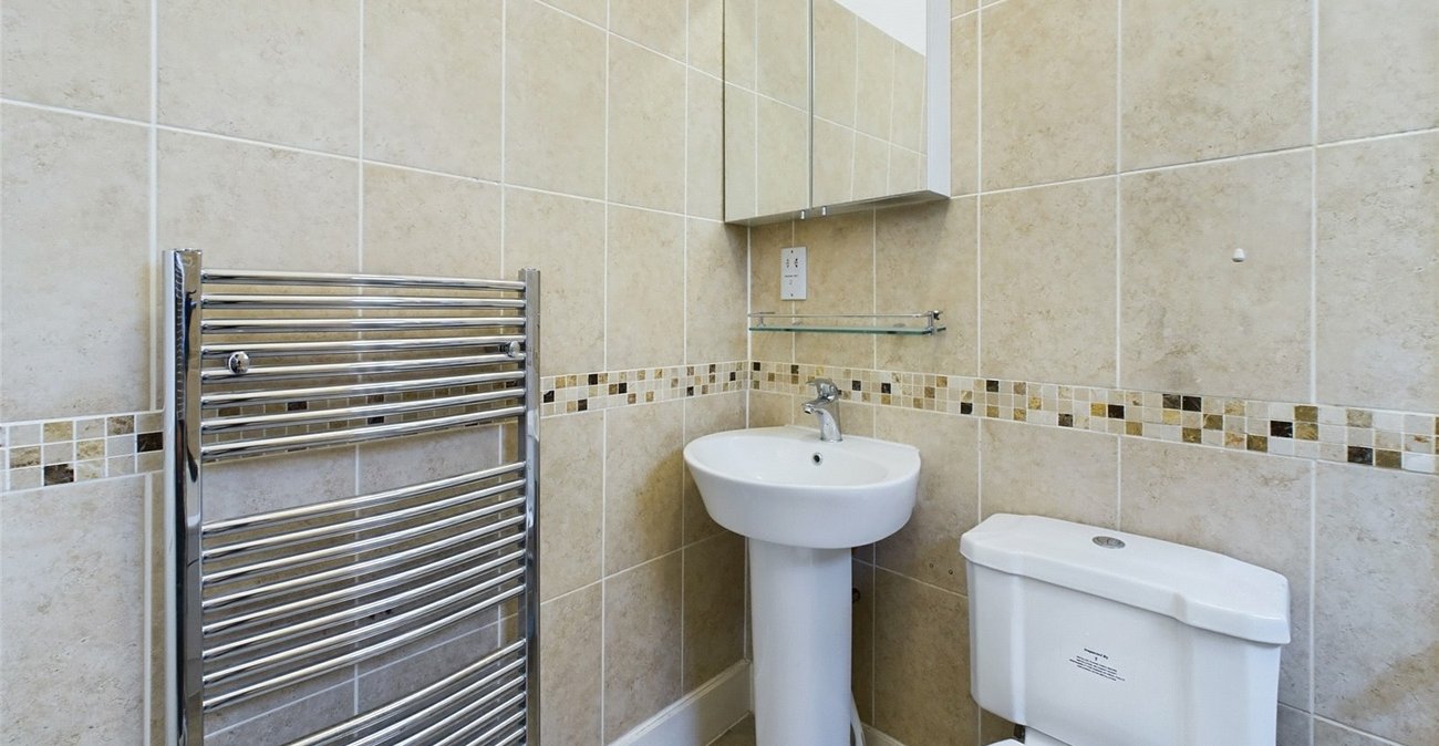 2 bedroom property for sale in Blackheath | Robinson Jackson