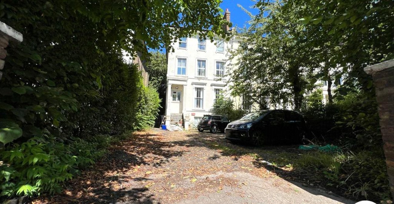 2 bedroom property for sale in Blackheath | Robinson Jackson