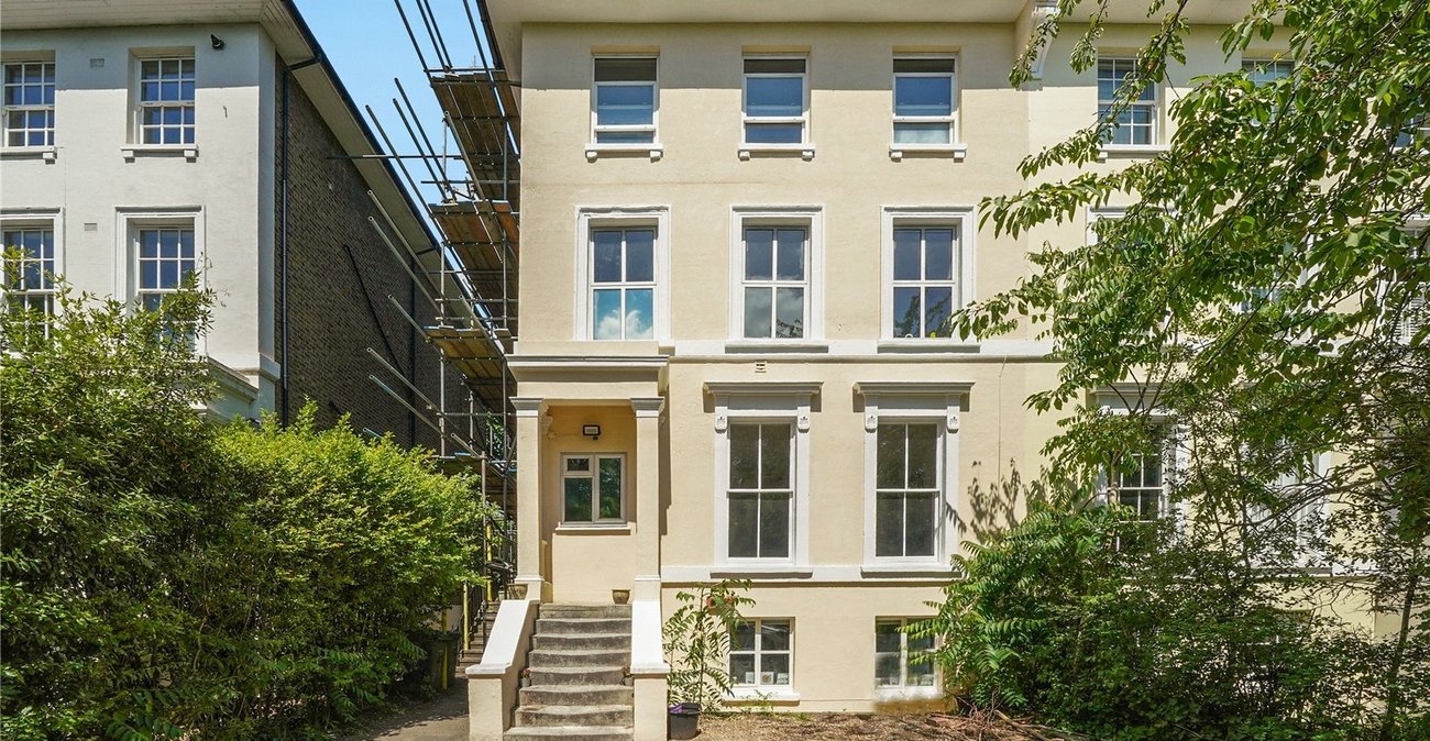 2 bedroom property for sale in London | Robinson Jackson